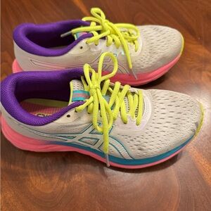 Aasics running shoes size 6